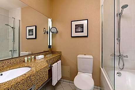 1 Bedroom 2 room Suite, 1 King, High floor