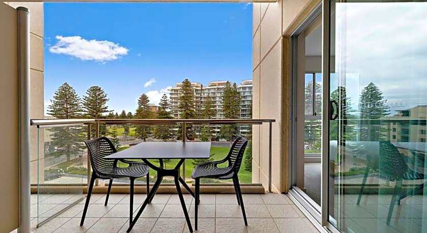 Oaks Glenelg Plaza Pier Suites