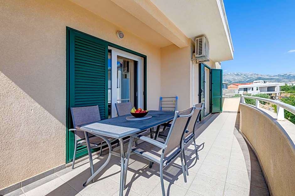 Apartment Renata + PRIVATE swimming pool in SPLIT