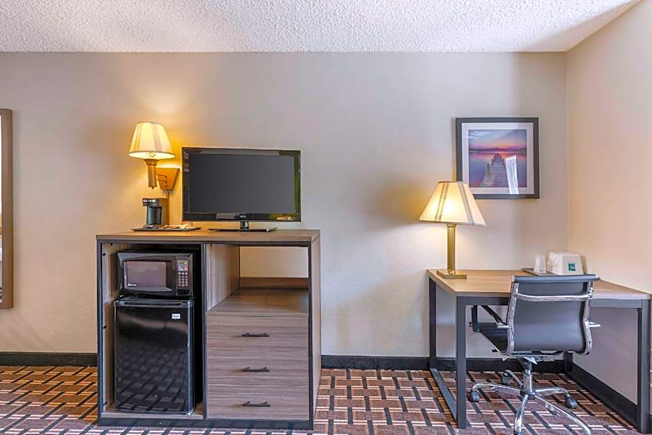 Quality Inn Huron
