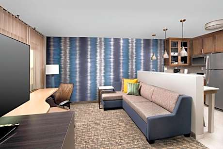 King Studio with Sofa Bed - Hearing Accessible