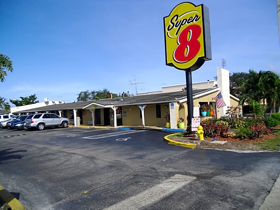 Super 8 by Wyndham Lantana West Palm Beach