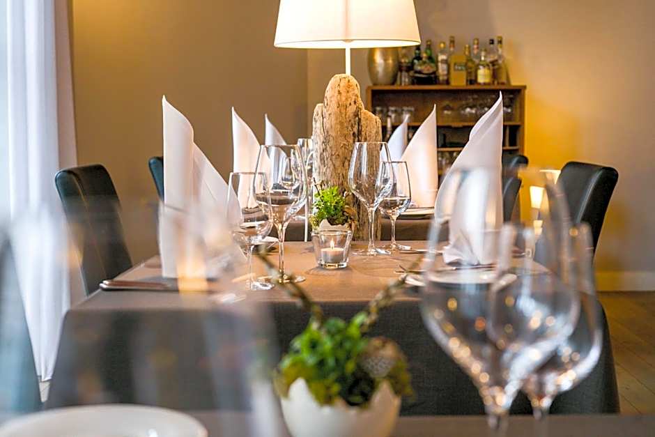 SCHLOSS RANZOW - kleines Romantik Hotel - Wellness - Golfplatz - Hochzeiten & Feiern