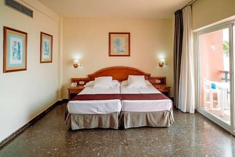 Double or Twin Room with Partial Sea View