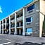 Econo Lodge Inn & Suites I-64 & Us 13