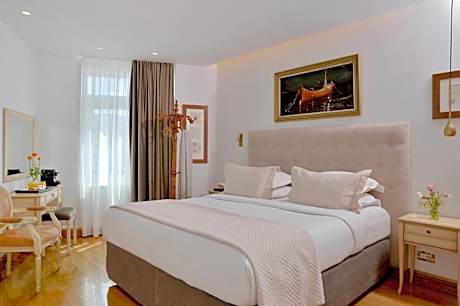 Superior with City View