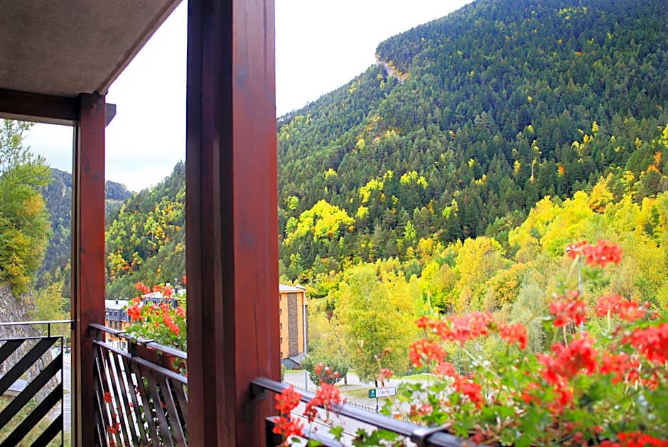 Vista Arinsal Apartments