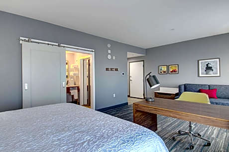 King Studio Suite - Mobility Access/Non-Smoking
