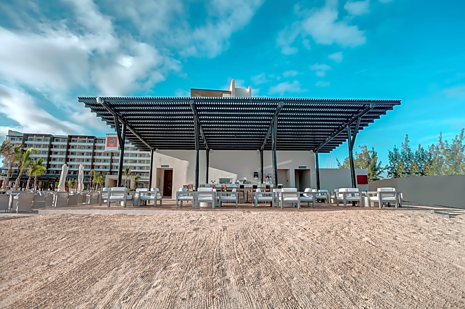 Royalton Blue Waters Autograph All-Inclusive Resor