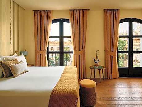 Deluxe Twin Room with View