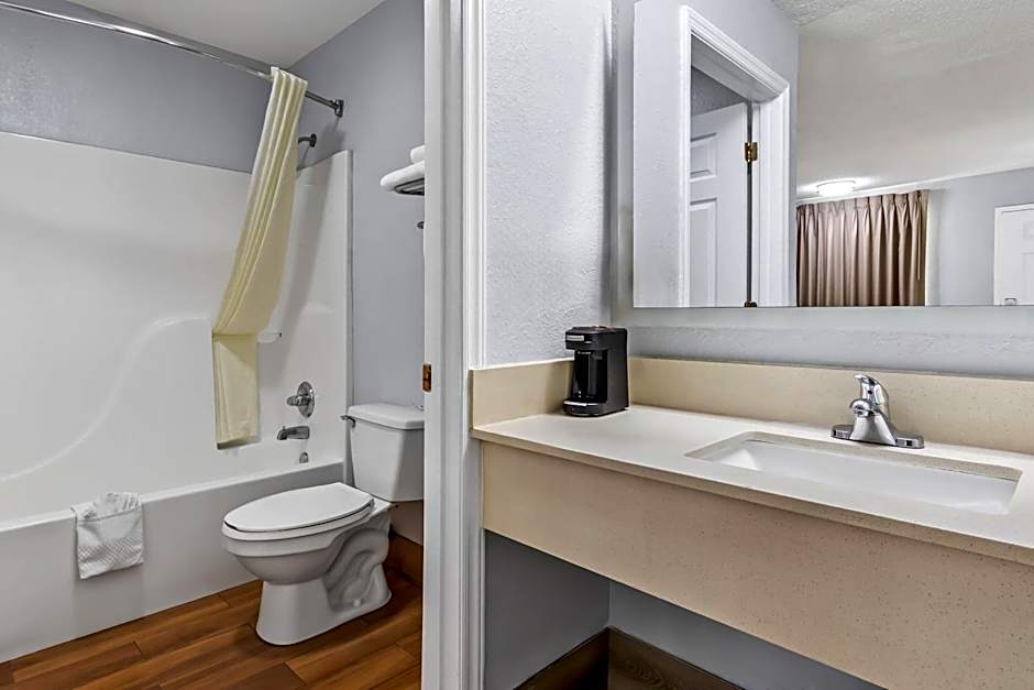 Econo Lodge Inn & Suites Cayce I-26 Airport