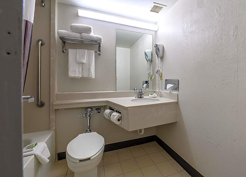 La Quinta Inn & Suites by Wyndham New Haven