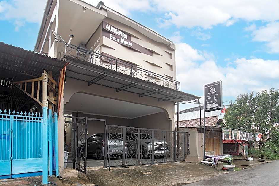 OYO 93477 Almahyra Guest House Syariah