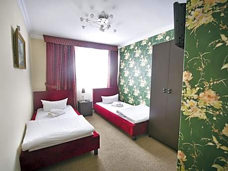 Twin Room with Private Bathroom