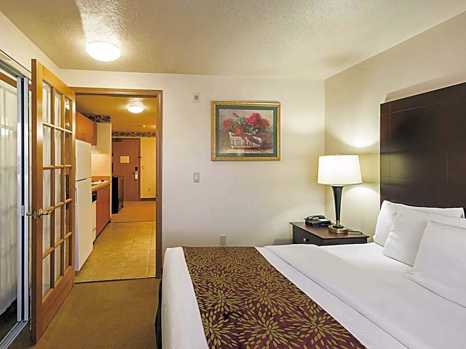 La Quinta Inn & Suites by Wyndham Woodburn