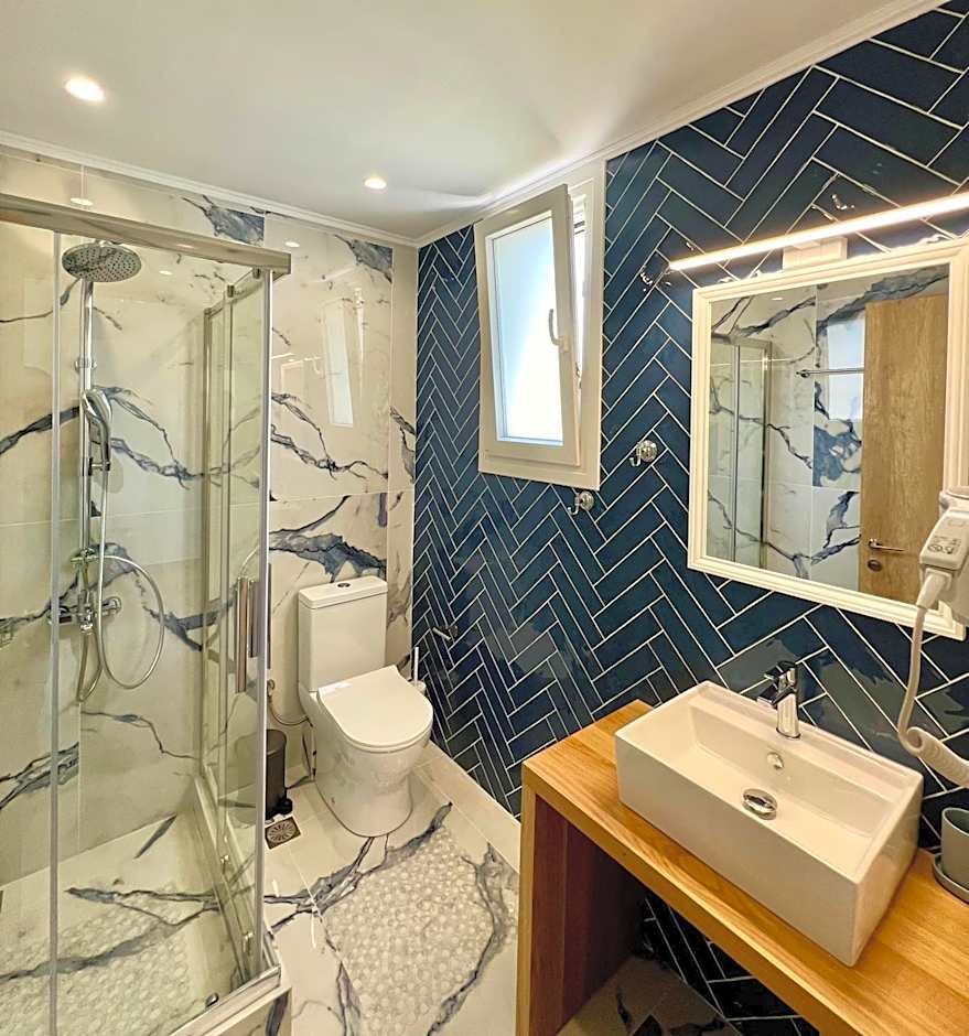 Irini Seaside Luxury Apartments