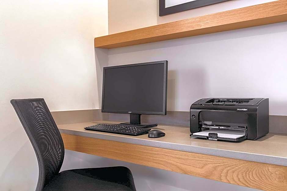 Country Inn & Suites by Radisson, Erie, PA