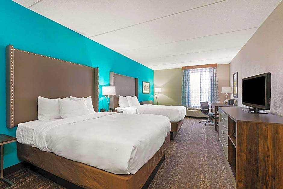 La Quinta Inn &amp; Suites by Wyndham Jamestown, NY-Downtown