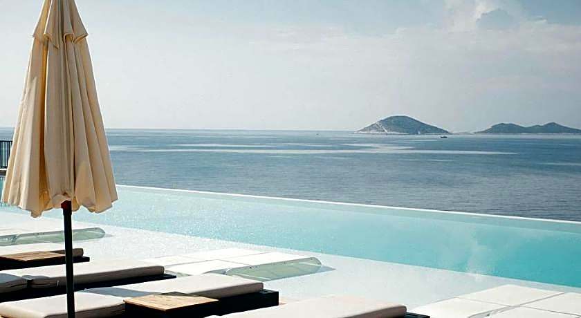 Lures Hotel