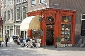 Jordaan Suite bed and bubbles