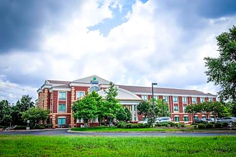 Holiday Inn Express Hotel & Suites Memphis/Germantown By IHG