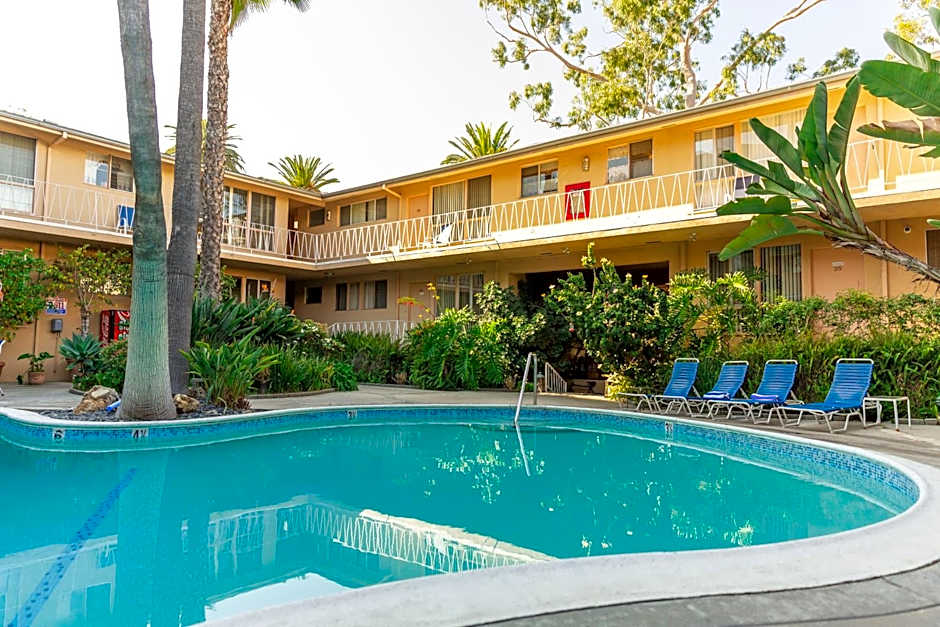 Cal Mar Hotel Suites