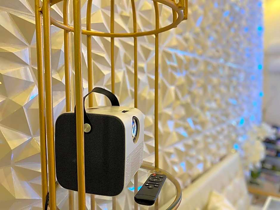 100mbps net,Unli Netflix in 75 inch tv in living room & Home Theater in Room