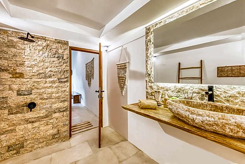 Villa Indigo - 5-BDR with huge pool and garden