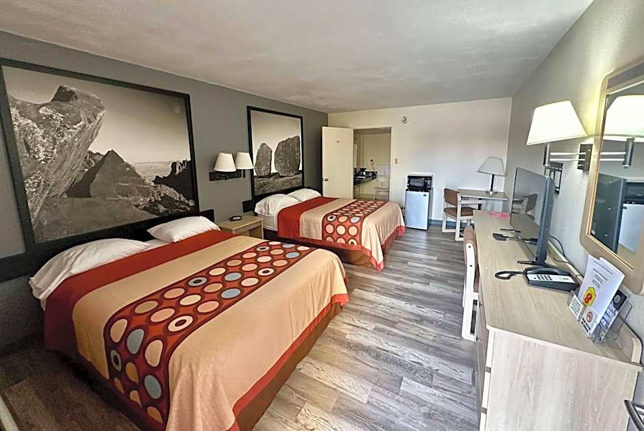 Super 8 by Wyndham Athens TX