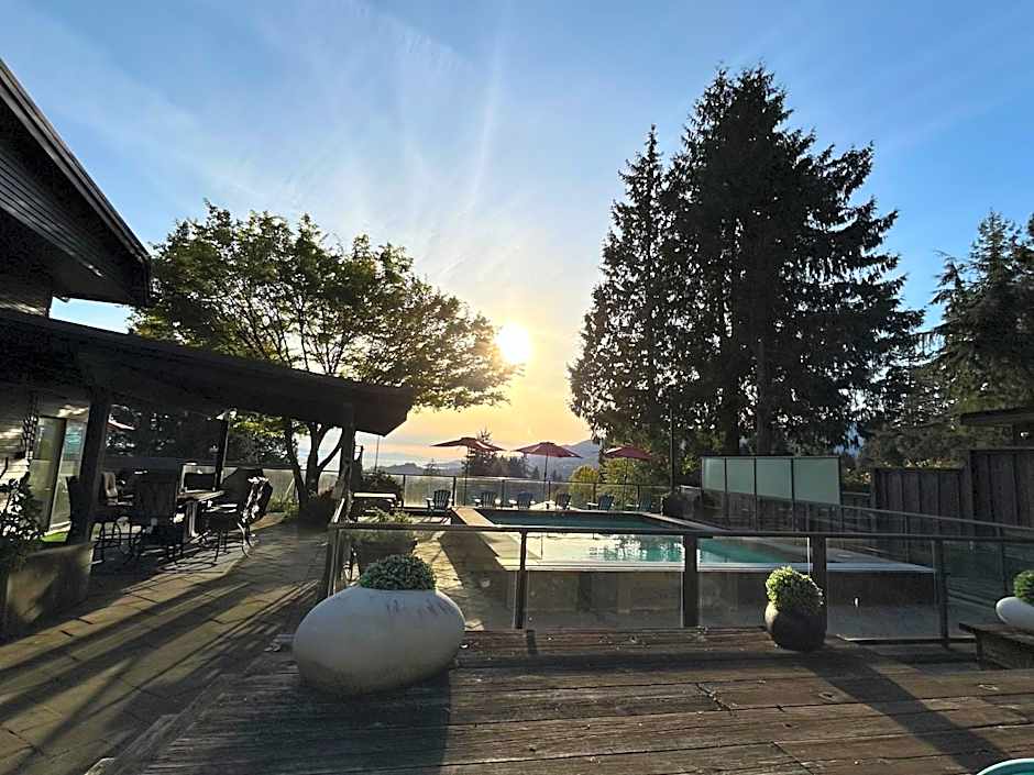 Seymour Private Bedroom, Ensuite Bathroom with Shared Pool, Hot Tub with Views