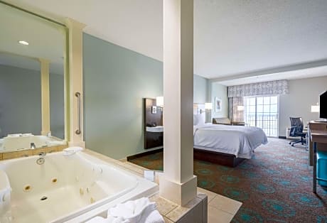 King Room with Whirlpool - Mobility/Hearing Accessible - Non-Smoking