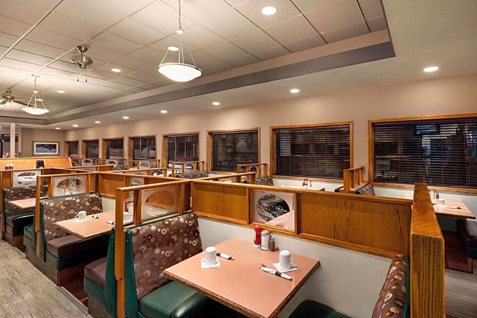 Travelodge by Wyndham Abbotsford Bakerview