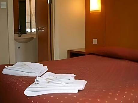 Standard Single Shared Bathroom