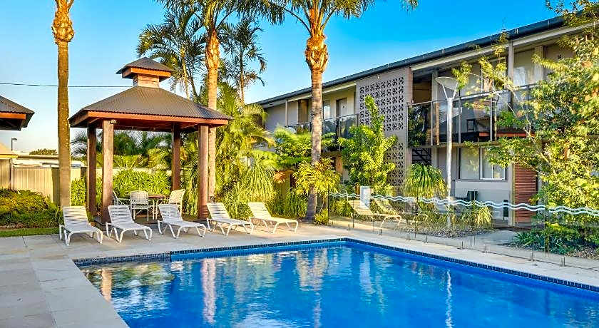 Nightcap at Golden Beach Tavern