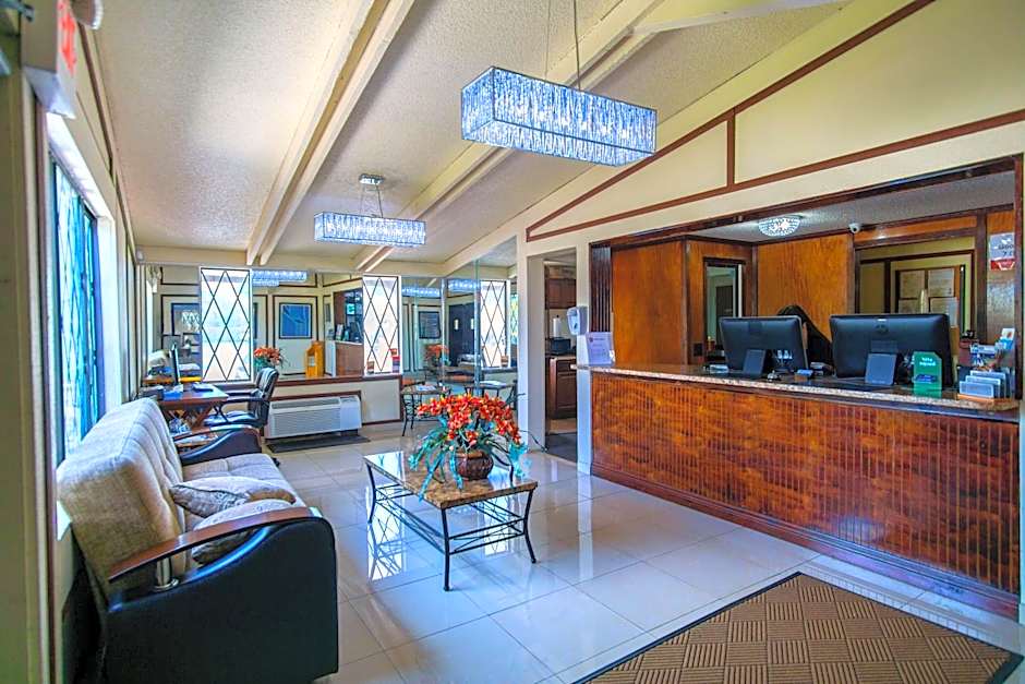 Spinnaker Inn of Naples