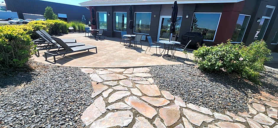 Ten Pin Inn & Suites