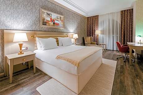 Deluxe King Sea View