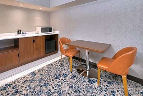 1 Bedroom Suite, 1 King, Sofa bed, Near elevator, Whirlpool