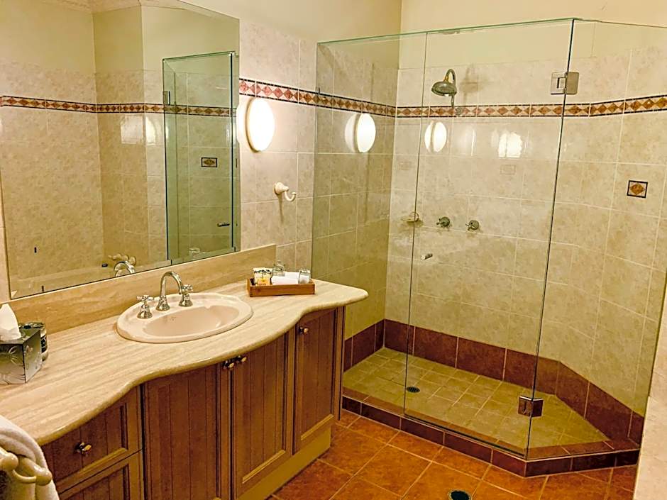 Royal Albert Apartments Hotel