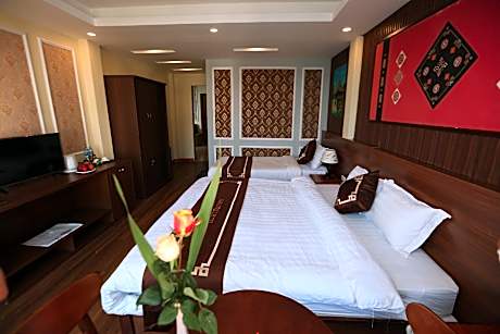 Deluxe Family Connecting Balcony Room