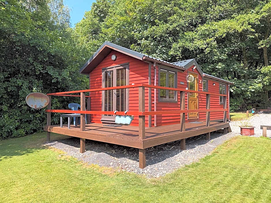 Rashfield Sheilings - Unique Riverside Lodges