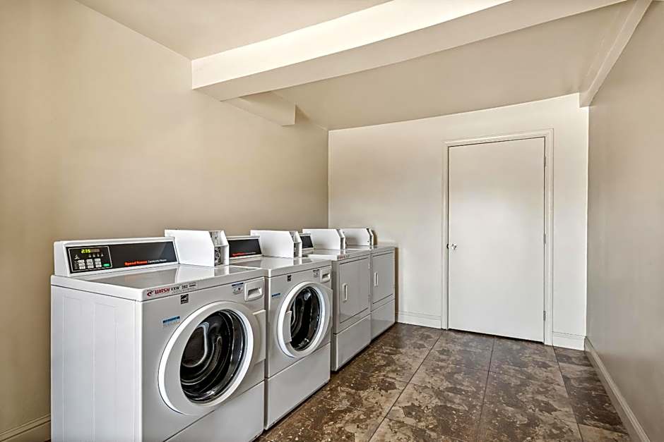 HomeTowne Studios Yuba City Bonanza - Marysville