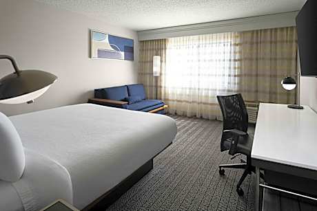 King Suite, Suite, 1 King, Sofa bed
