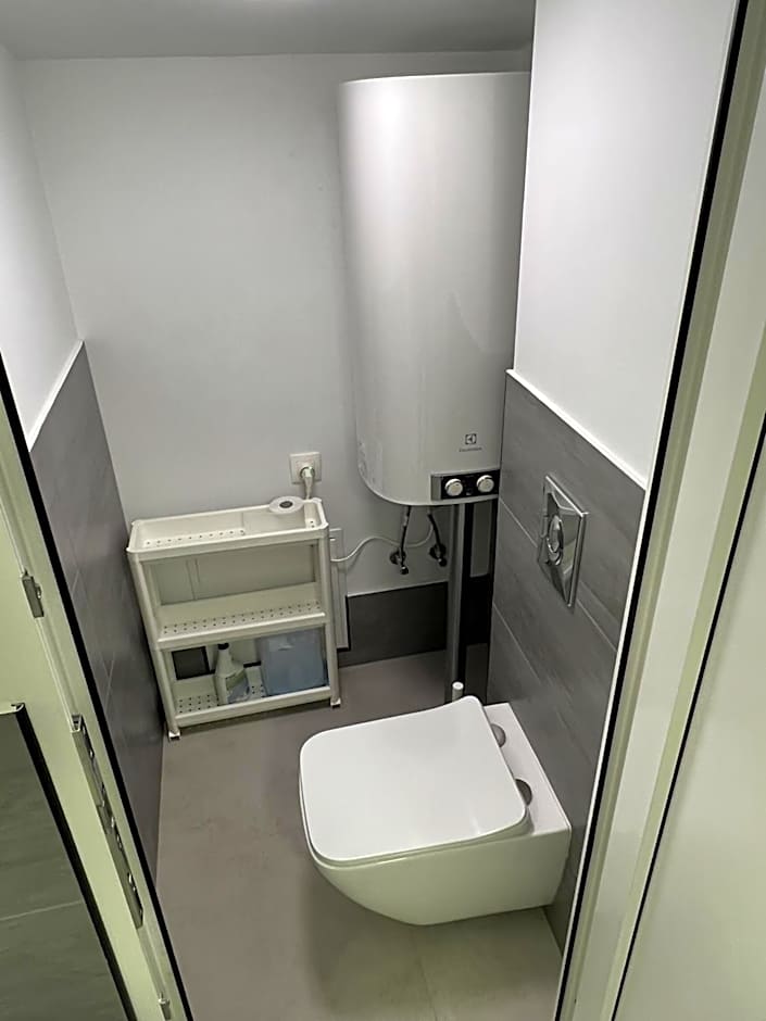 Yellow Hostel - Free Breakfast - The best service in Katowice - Free Parking