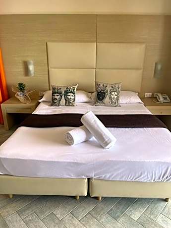 Deluxe Double or Twin Room with Pool Access