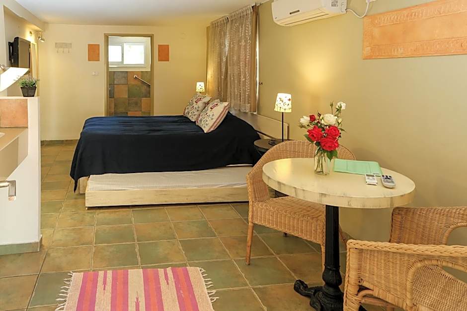 Shaar Hagolan Kibbutz Country Lodging