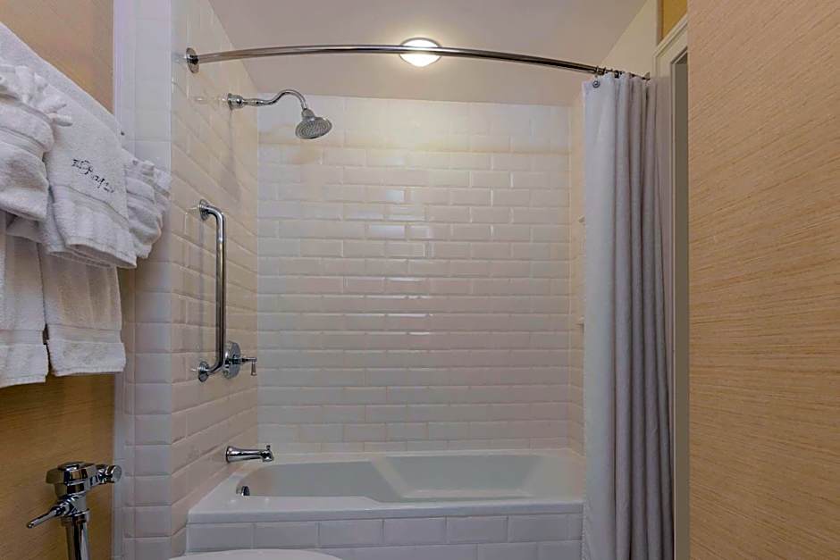 The Raphael Hotel, Autograph Collection by Marriott