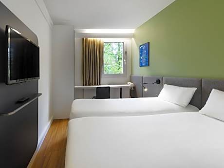 Standard Room with Two Single Beds