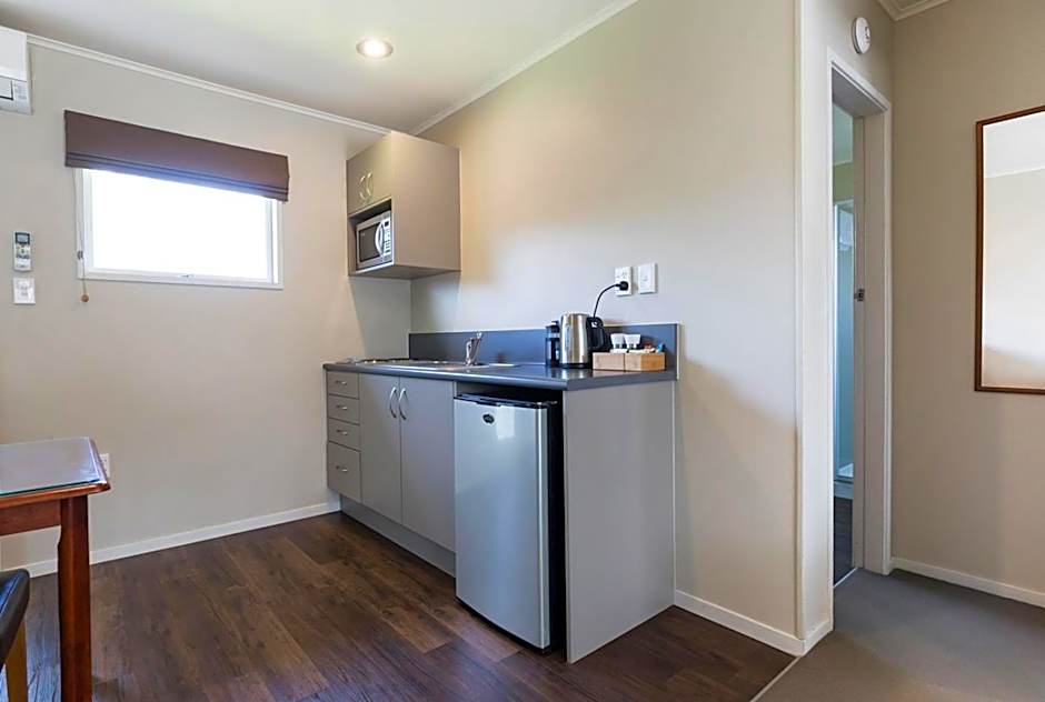 Colonial Court Motor Inn