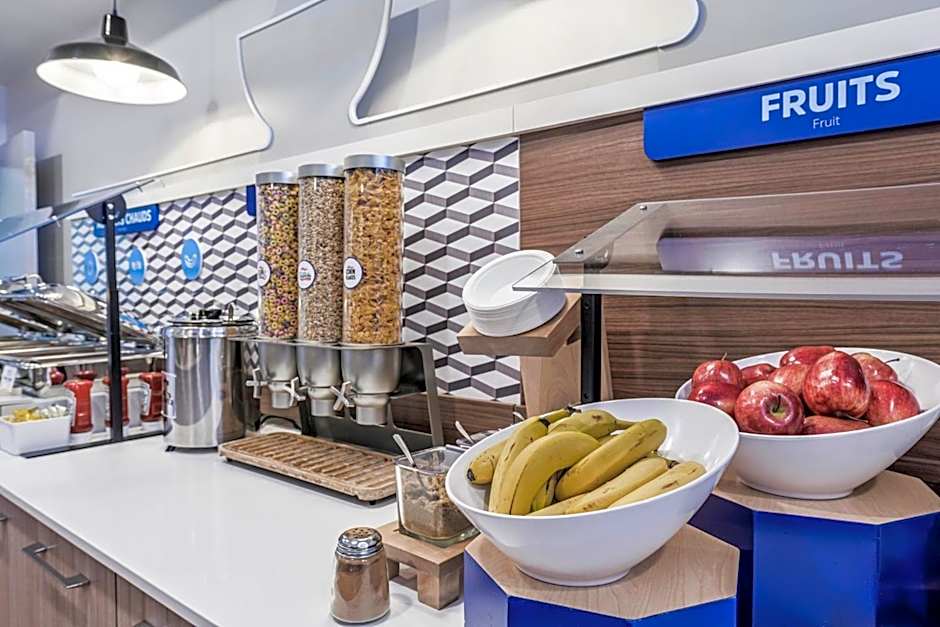 Holiday Inn Express Hotel & Suites Saint - Hyacinthe By IHG